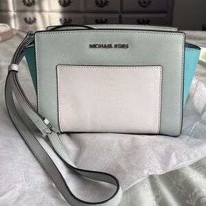MICHAEL KORS SELMA MEDIUM CROSS BODY PURSE
